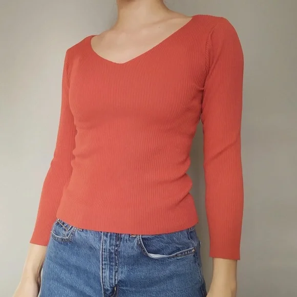 Ribbed V-Neck Shirt - Picture 3 of 4